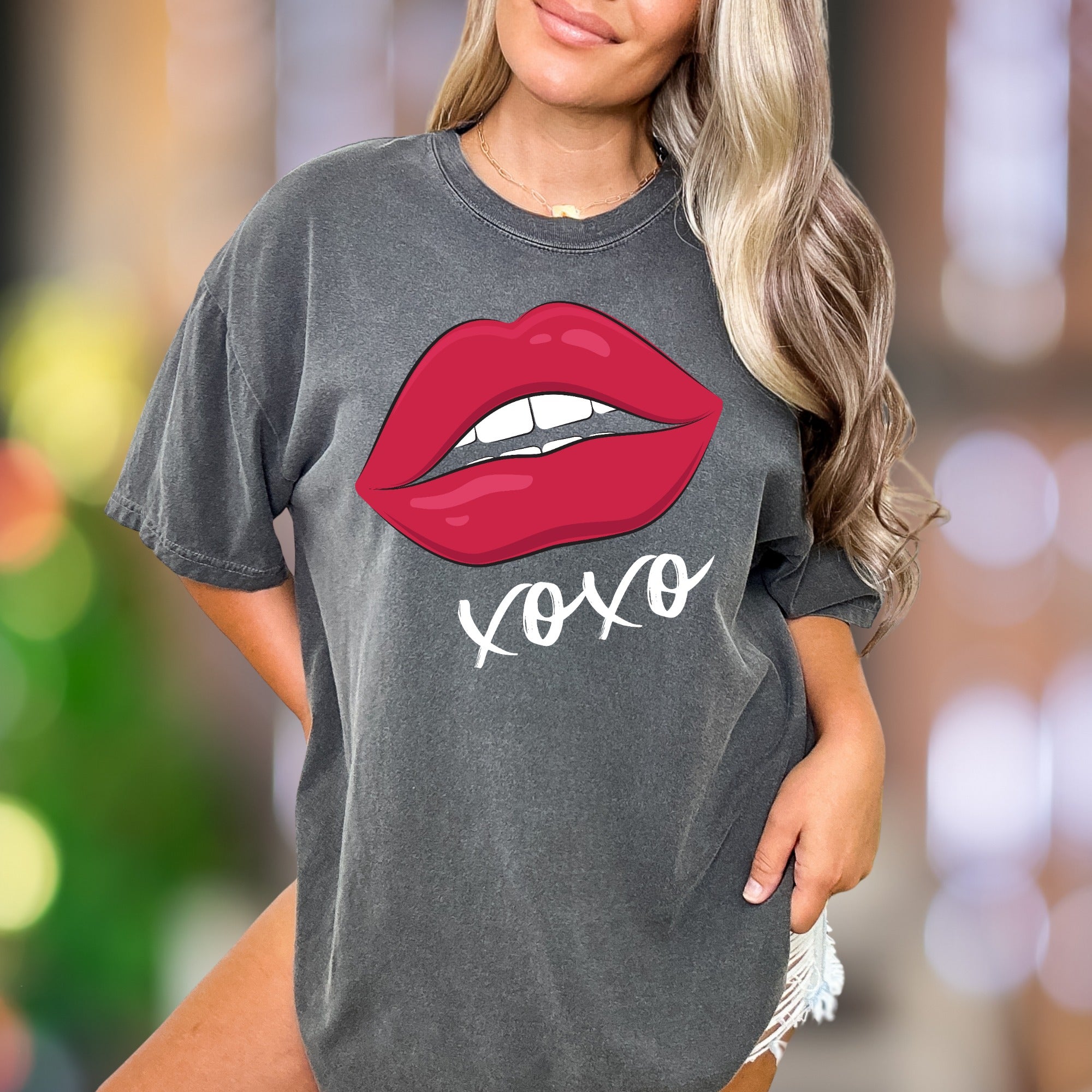 "XOXO" | Comfort Colors Unisex Adult T-Shirt | Playful Romantic Style